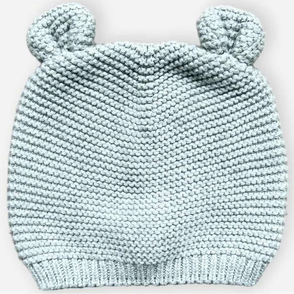 Baby Gap Infant Unisex Gray Knit Chase Garter Hat with Ears. 0-6 Months.